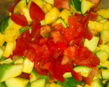 Foto del paso 2 de la receta: Zapallitos Revueltos con Huevo, Tomate, Cebolla y Zanahoria