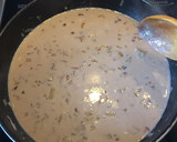 Foto del paso 3 de la receta: Contramuslos de pollo con salsa de crema de orujo