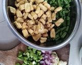 Foto langkah ke 3 dari resep Tumis tahu kacang panjang#berburuclemekemas#resolusili2019.