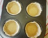 A picture of step 4 of Pizza Cups.
