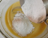 Foto del paso 2 de la receta: Bizcocho de yogur y limón rápido al microondas