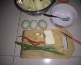 Foto langkah ke 1 dari resep Telur dadar mix tahu & kol.