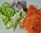 Foto del paso 1 de la receta: Ensalada de mango, zanahoria, tomate verde y cebolla morada😜🥙🥕