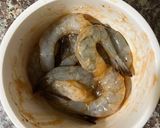 Hình bước làm 2 của món Tôm rim mặn ngọt 🍤