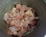 Foto langkah ke 1 dari resep Ayam Bawang Goreng.