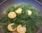 Foto langkah ke 2 dari resep Sayur Bening Bayam Jagung.