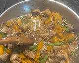A picture of step 5 of Cashew chicken with egg.