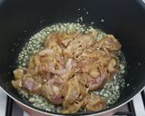 A picture of step 4 of Stir fry chicken spegettis.