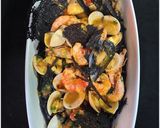 Foto del paso 3 de la receta: Spaguetti nero di seppia e frutti di mare