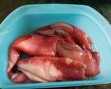 Foto langkah ke 1 dari resep Cumi masak tinta hitam.
