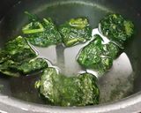 Foto del paso 1 de la receta: Espaguetis con salsa de espinacas