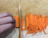 A picture of step 7 of Kouhaku Namasu (Daikon and carrot pickles).