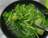 Foto langkah ke 3 dari resep Cah Sawi Jamur.