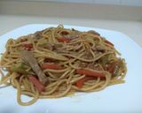 Foto del paso 5 de la receta Tallarines en salsa de soja (verduras y cerdo)