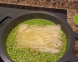 Foto del paso 3 de la receta: Sopa con fideos de arroz, pollo y verduritas