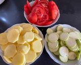 Une image de l'étape 2 de 😋Gratin de pommes de terre 🥔 aux tomates 🍅 et courgettes.