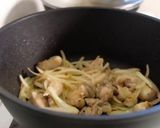 A picture of step 3 of Japanese yakult curry rice.