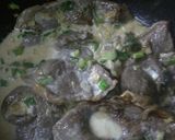 Foto del paso 4 de la receta: Bifecitos a la crema de verdeo y mostaza