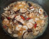 Foto langkah ke 4 dari resep Tumis Udang Jamur Shiitake.