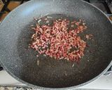 Foto del passaggio 1 della ricetta Canederli allo speck conditi con burro fuso ed erba cipollina
