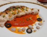 Foto del paso 7 de la receta: Tintorera Infusiónada al Anís sobre cama de pimientos de piquillo, Mayonesa de Olivas y Torreznos