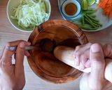 Foto langkah ke 3 dari resep Som tam (ส้มตำ) - Salad pepaya muda.