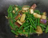 Foto langkah ke 6 dari resep Tumis Kacang Panjang dan Terong.