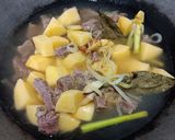 Foto langkah ke 2 dari resep Semur Daging Kentang.