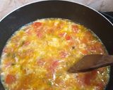 Foto langkah ke 3 dari resep Sup Telur Tomat.