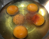 Foto del paso 2 de la receta: Chalupitas de chistorra y huevo
