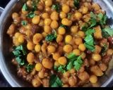 A picture of step 6 of Bengali street-style Ghugni chaat with special moshla.