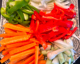 Foto del paso 3 de la receta: Solomillo de ternera y verduras salteados en wok