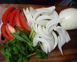 Hình bước làm 2 của món Mực xào hành tây