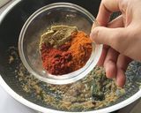 Gambar langkah 2 resipi Ayam Masak Bawang.