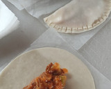 Foto del paso 2 de la receta: Empanadillas caseras de sardinas y calabacín