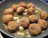 Foto del paso 5 de la receta: Albóndigas en salsa con langostinos y gambas