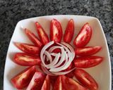 Foto del paso 4 de la receta: Ensalada de tomate, pimientos asados, cebolla y aceitunas