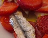 Foto del paso 1 de la receta: Boquerones, cherrys y fresas