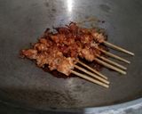 Foto langkah ke 9 dari resep Lontong Sate Ayam.