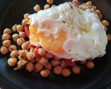 Foto del paso 3 de la receta: Garbanzos con tomate cherry y huevos