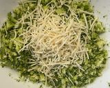 Foto del paso 2 de la receta: Bolas de brócoli rellena de queso feta en airfryer