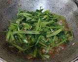 Foto langkah ke 3 dari resep Tumis Kangkung Rebon Basah.
