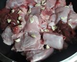 Foto del passaggio 2 della ricetta Coniglio alla cacciatora alla fiorentina con olive taggiasche