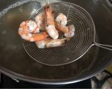 Hình bước làm 3 của món Sủi cảo (hoành thánh tôm thịt)