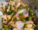 A picture of step 2 of Matar pyaz kachori.