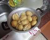 Foto del paso 4 de la receta Merluza frita con papas asadas y mojo de pimiento y tomate seco