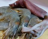 Foto langkah ke 1 dari resep Udang Cumi Saus Padang.