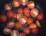 Une image de l'étape 1 de Salade de tomates cerises et poivron rouge 🍅🌶.