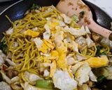Foto langkah ke 3 dari resep Mie Kuning Goreng.