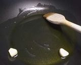 A picture of step 1 of Spaghetti with mussels and fresh tomatoes.